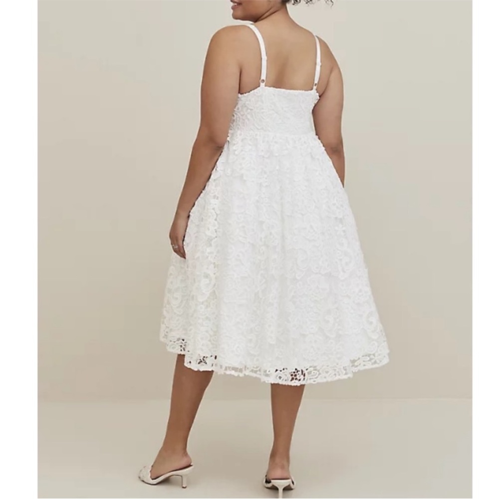 Torrid crochet lace sweetheart cut dress - Picture 3 of 13